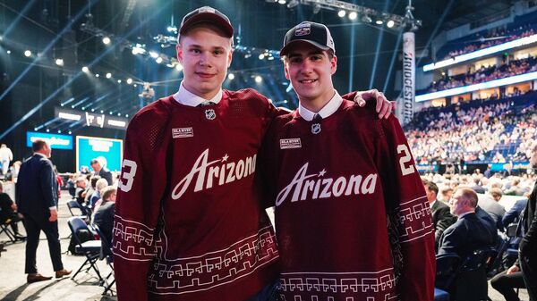 Даниил Бут и Дмитрий Симашев в Аризоне Койотис на драфте НХЛ-2023