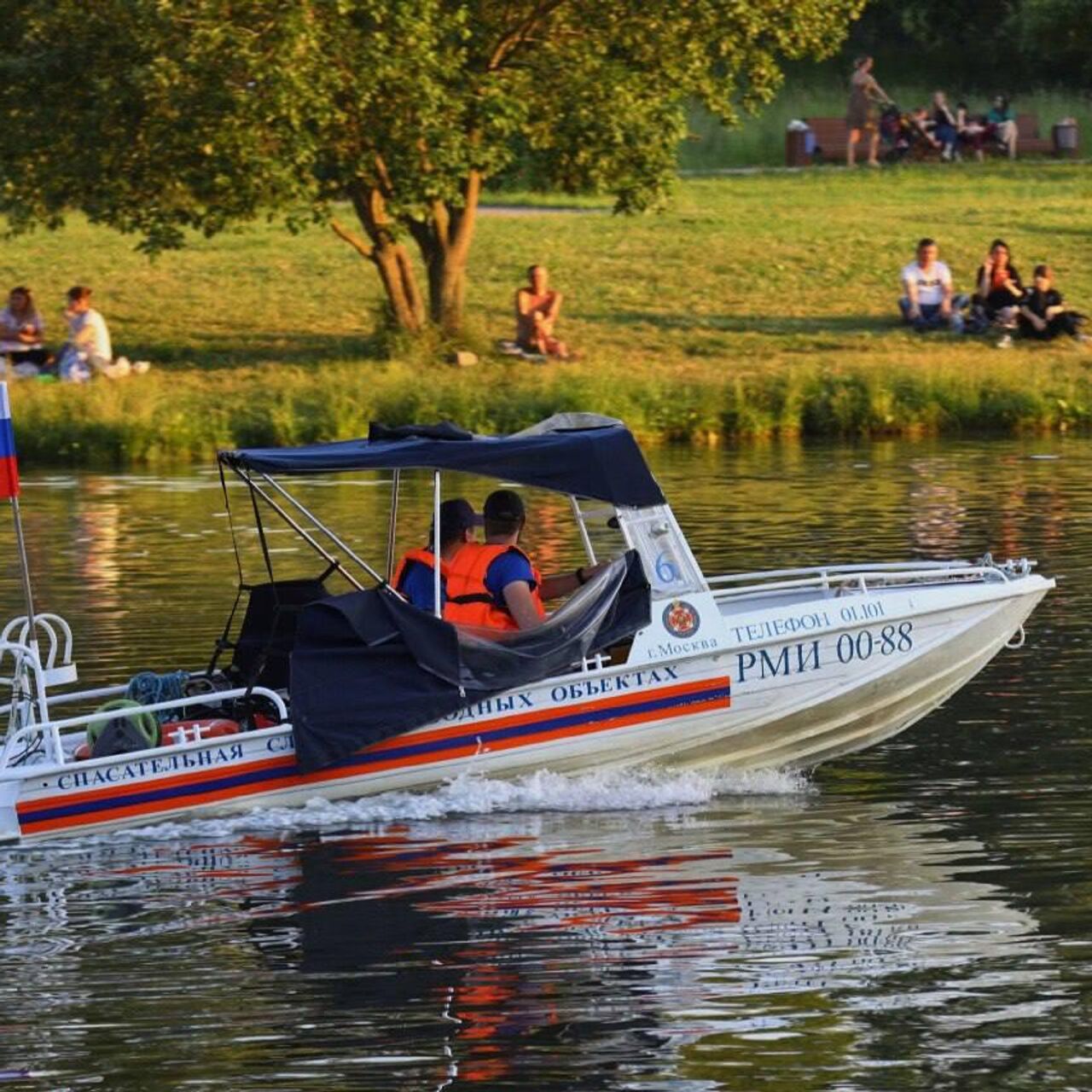 Более 130 тысяч профмероприятий провели спасатели на воде в Москве с января  - РИА Новости, 29.06.2023