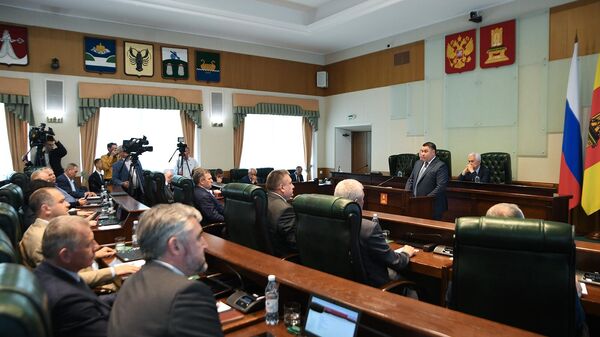 Губернатор Тверской области Игорь Руденя выступает с отчетом по итогам работы правительства региона