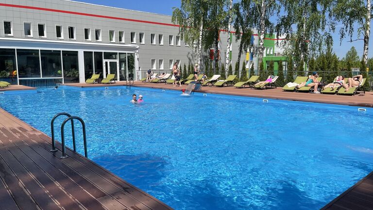 Бассейн в отеле Tulip Inn Sofrino park