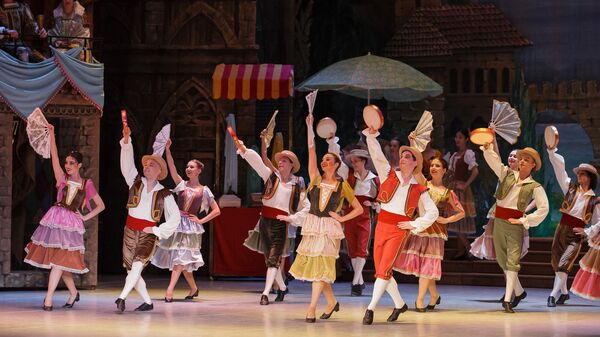 Артисты балета Дон Кихот на сцене Воронежского театра