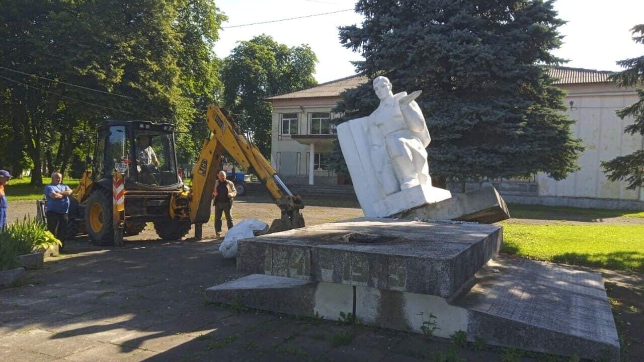 Демонтаж памятника в селе Угерско Львовской области на западе Украины - РИА Новости, 1920, 01.07.2023