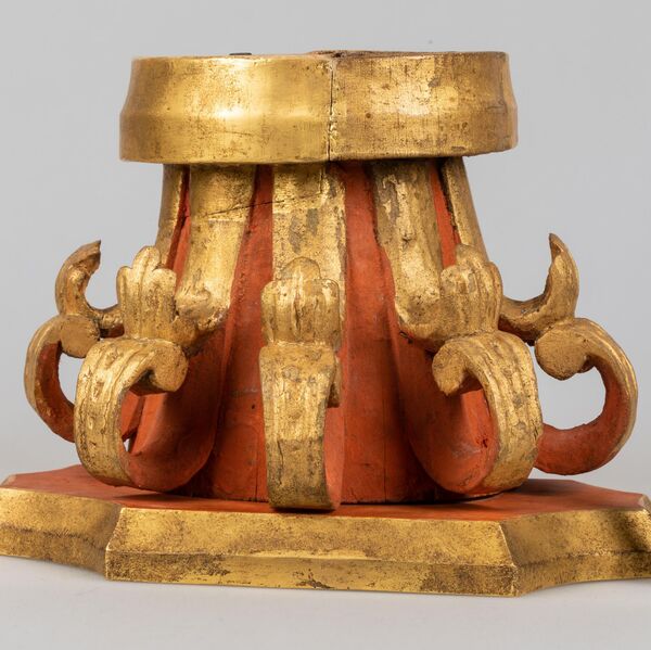 Капитель на выставке Город золотой Капитель на выставке Город золотой