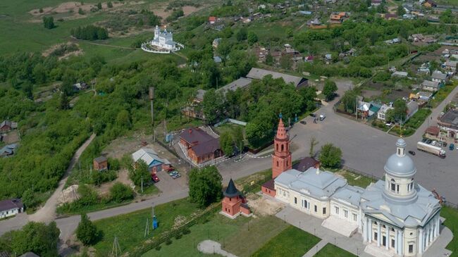 К западу от Никольского собора территория бывшего Епифанского острога. Сегодня на ней: больница, бывший земский дом, Братская могила, сквер, центр культурного развития Верховья Дона, пожарная часть.  