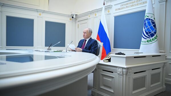 Президент РФ Владимир Путин принимает в режиме видеоконференции участие в заседании Совета глав государств – членов ШОС