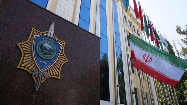 Церемония поднятия флага нового государства-члена ШОС - Исламской Республики Иран - в штаб-квартире Исполнительного комитета РАТС ШОС в Ташкенте