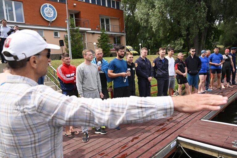 Участники финала городского конкурса профессионального мастерства по профессии Спасатель на поисково-спасательной станции Строгино в Москве