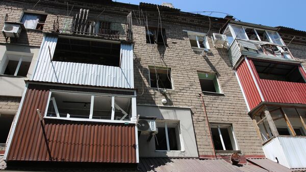 Разрушения в жилом доме после обстрела ВСУ города Макеевки