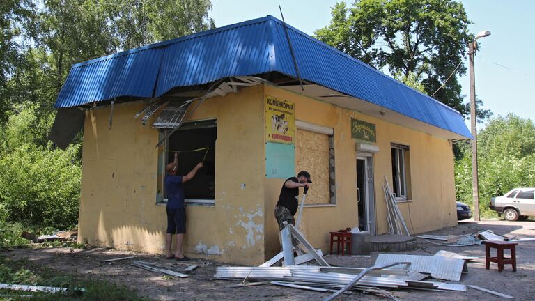 Задание магазина комбикормов, пострадавшее от обстрела ВСУ города Макеевки