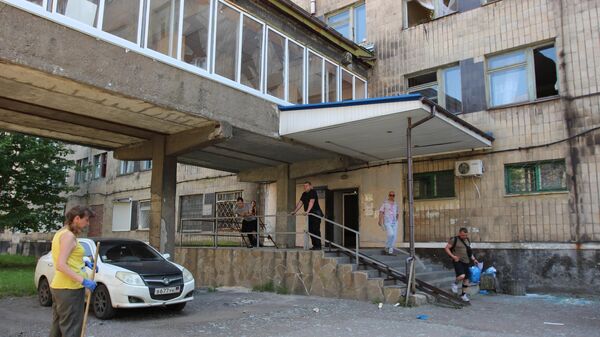 Разрушения городской больницы в результате обстрела ВСУ города Макеевки