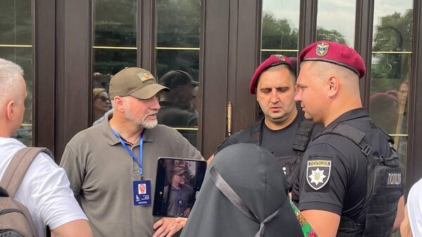 Комиссия минкультуры Украины сегодня утром приехала в Киево-Печерскую лавру в сопровождении полиции