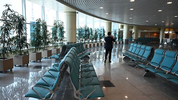 Зона ожидания нового сегмента пассажирского терминала Т2 московского аэропорта Домодедово