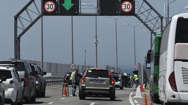 Пункт досмотра транспортных средств у въезда на Крымский мост