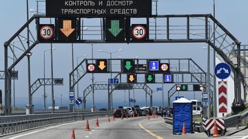 Пункт досмотра транспортных средств у въезда на Крымский мост Пункт досмотра транспортных средств у въезда на Крымский мост