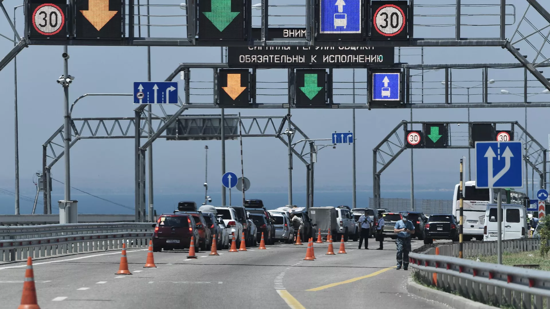 Пункт досмотра транспортных средств у въезда на Крымский мост Пункт досмотра транспортных средств у въезда на Крымский мост - РИА Новости, 1920, 12.08.2023