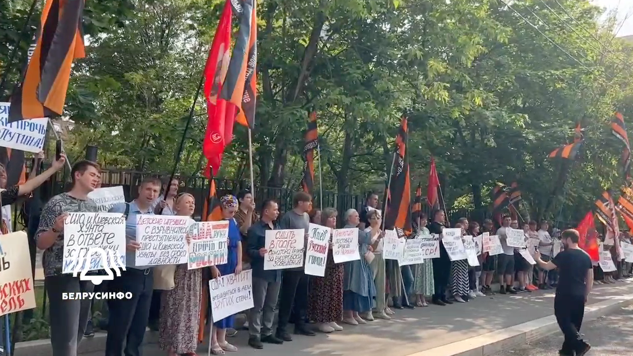 Митинг в поддержку правозащитника, главы Российского антиглобалистского движения Александра Ионова прошел в Москве у посольства США - РИА Новости, 1920, 06.07.2023