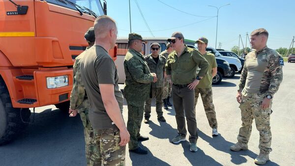  Глава Самарской области Азаров передал партию спецтехники бойцам в зоне СВО