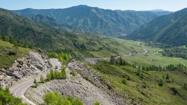 Вид с перевала Чике-Таман в Республике Алтай