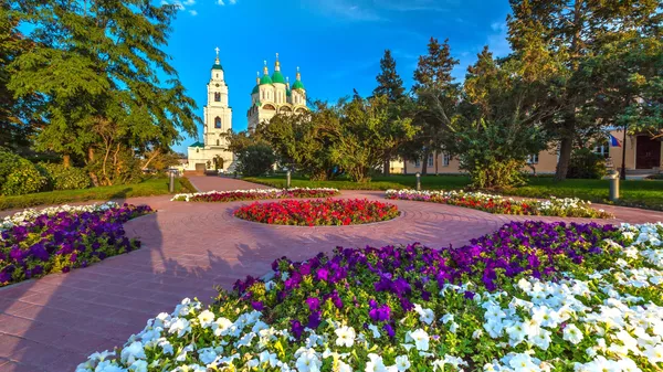 Успенский собор на территории Астраханского кремля Успенский собор на территории Астраханского кремля