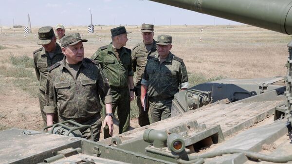 Министр обороны РФ Сергей Шойгу проводит проверку организации боевой подготовки военнослужащих на полигонах Южного военного округа