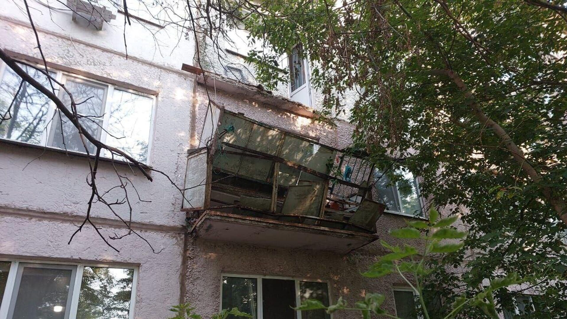 На месте обрушения балкона в Саратове - РИА Новости, 1920, 08.07.2023
