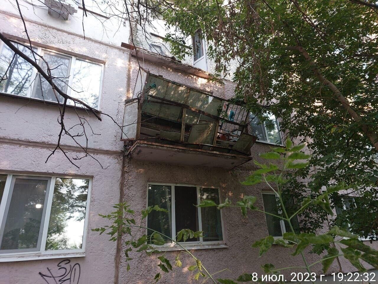 В многоквартирном доме в Саратове обрушился балкон - РИА Новости, 08.07.2023