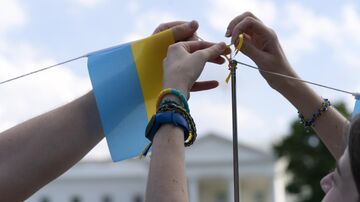 Про-украинские активисты возле Белого дома США Про-украинские активисты возле Белого дома США