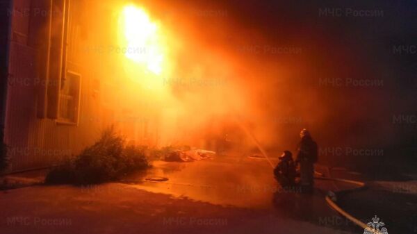 Тушение пожара в Волжском на улице Портовая