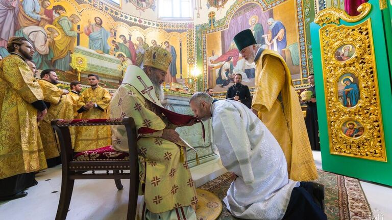 Божественная литургия митрополита Онуфрия в Киевской лавре