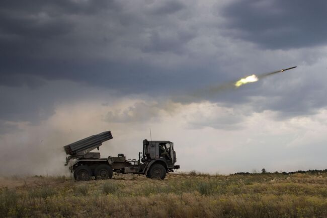 Град работает по позициям ВСУ у Антоновского моста Град работает по позициям ВСУ у Антоновского моста