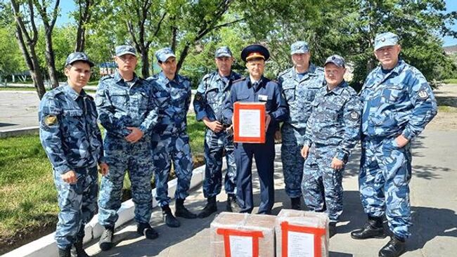 В рамках Всероссийской акции Своих не бросаем сотрудники ОК УФСИН России по Магаданской области собрали продукты питания и предметы первой необходимости для участников СВО