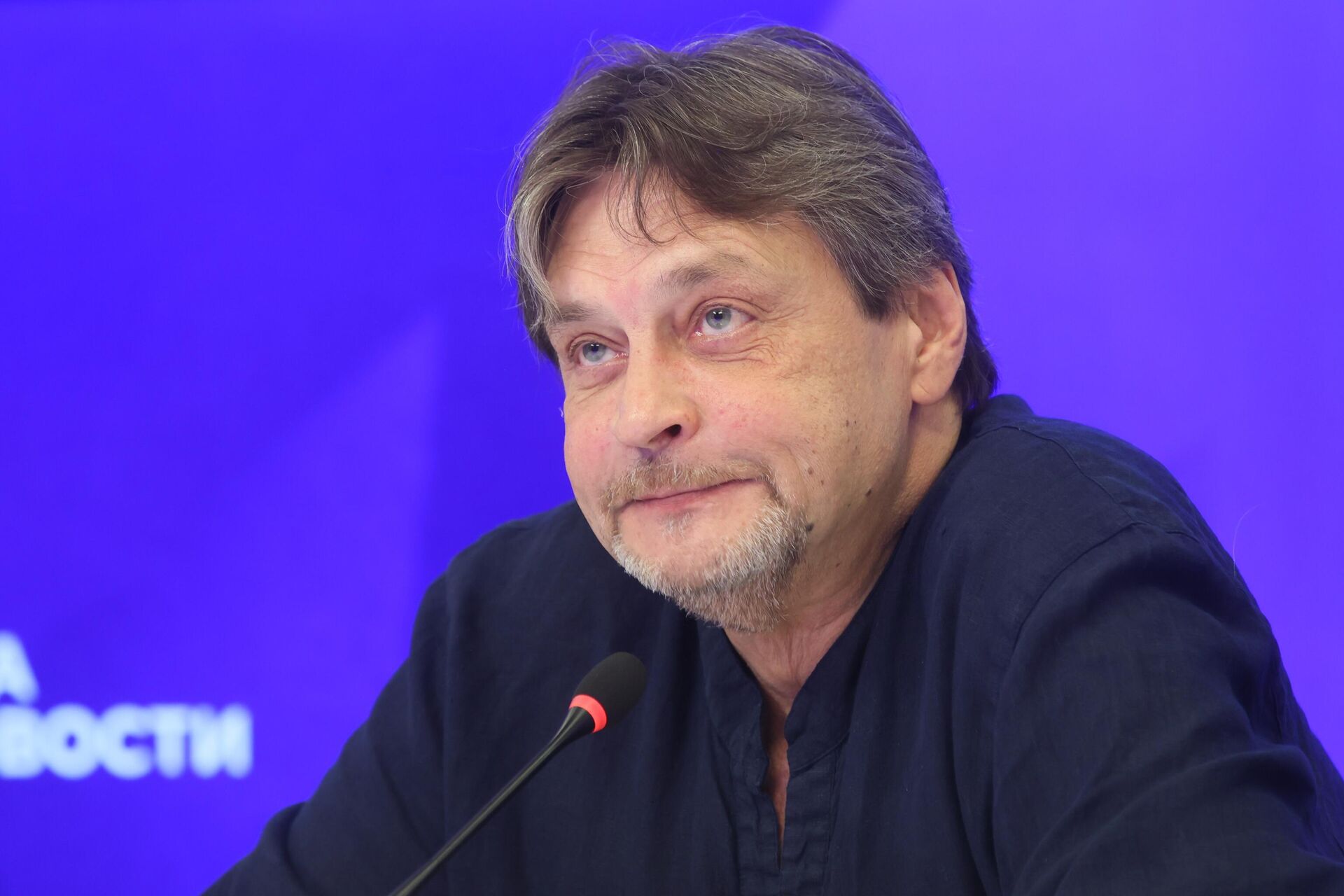 Народный артист России Александр Домогаров во время творческой встречи в Международном мультимедийном пресс-центре Россия сегодня - РИА Новости, 1920, 23.07.2025