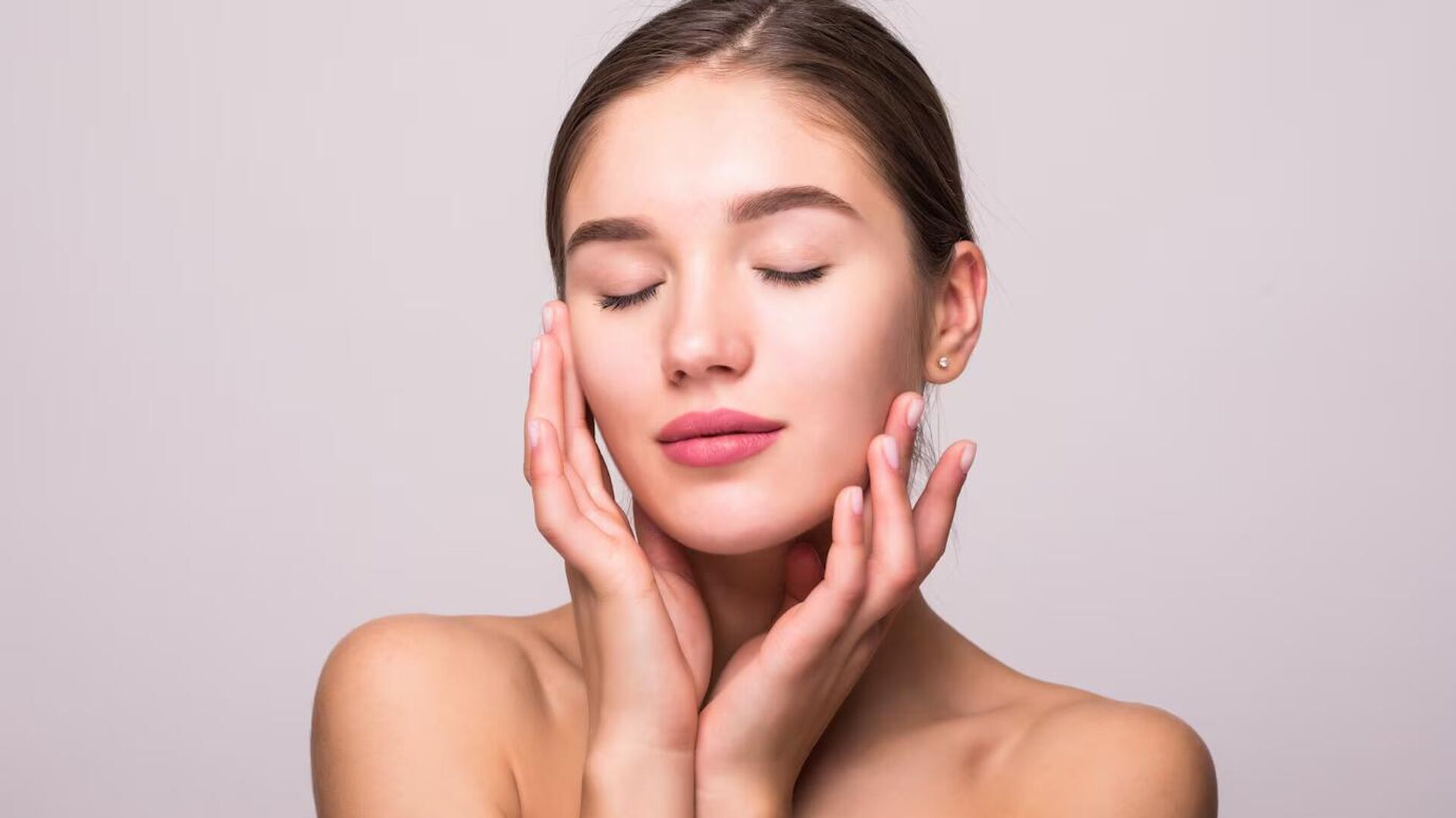 Чистка кожи лица: какой метод эффективнее?