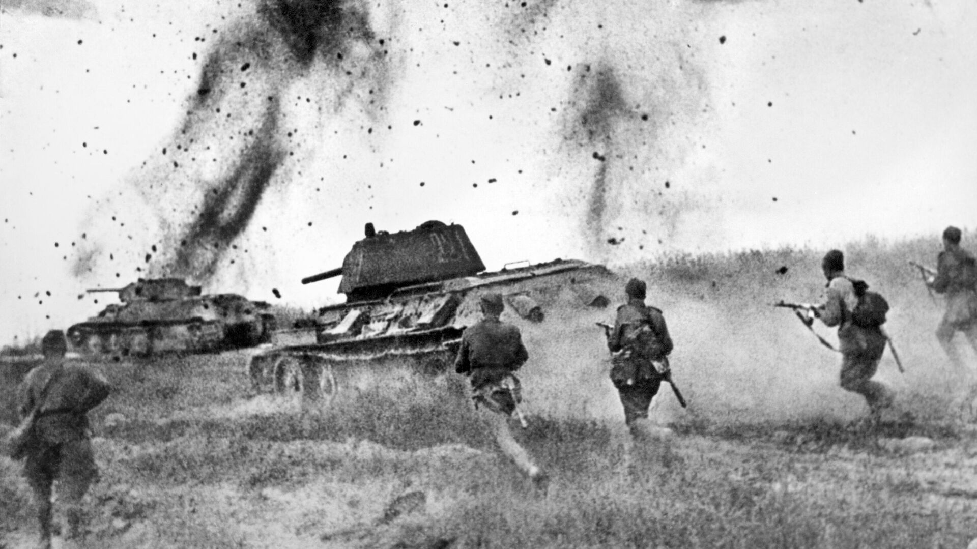 Атака соединений 5-й Гвардейской танковой армии в районе Прохоровки, 1943 год  - РИА Новости, 1920, 12.07.2023