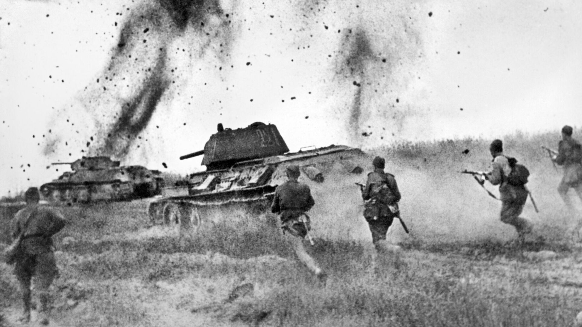 Атака соединений 5-й Гвардейской танковой армии в районе Прохоровки, 1943 год  - РИА Новости, 1920, 23.08.2023