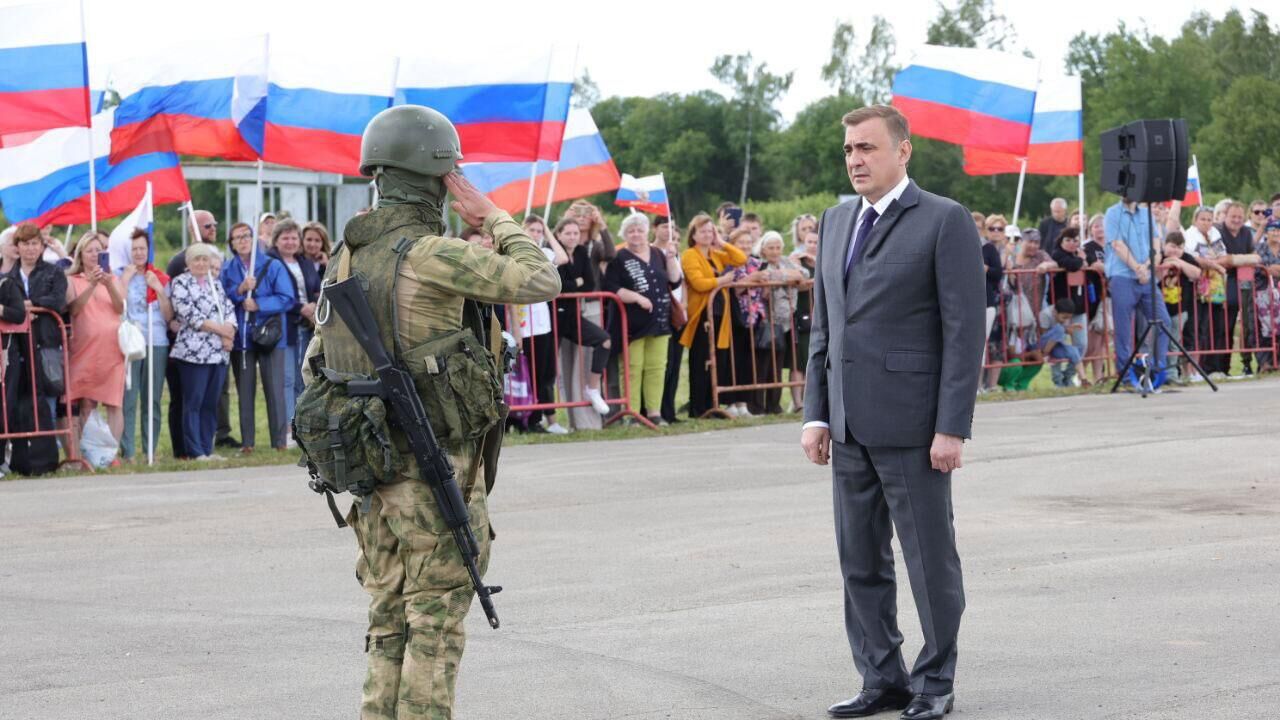 Губернатор Тульской области Алексей Дюмин лично проводил именной батальон Тула на выполнение боевых задач - РИА Новости, 1920, 10.07.2023