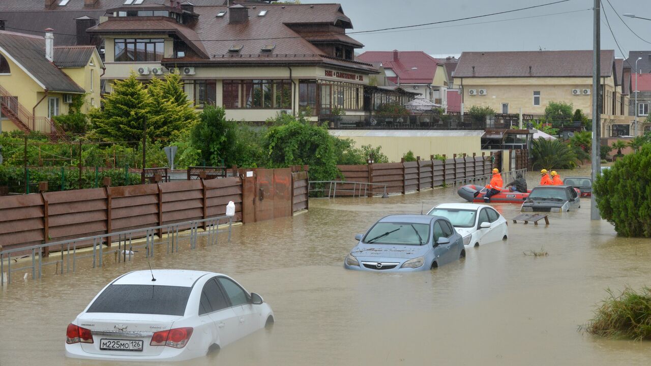 Оползень повредил крупный водовод в Сочи - РИА Новости, 09.08.2023