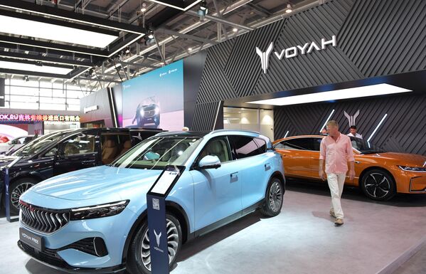 Стенд китайской автомобильной компании Voyah на международной промышленной выставке Иннопром-2023 в Екатеринбурге
