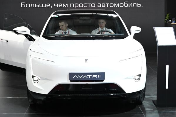 Электрический кроссовер Avatr II компании Changan на международной промышленной выставке Иннопром-2023 в Екатеринбурге