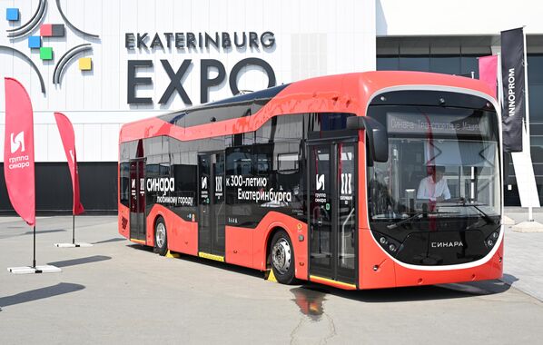 Троллейбус производства компании Синара – Транспортные машины на международной промышленной выставке Иннопром-2023 в Екатеринбурге