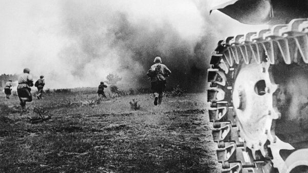 Освобождение Орла от немецко-фашистских захватчиков. Бойцы под прикрытием танков идут в наступление. Орловская область, 1943 год