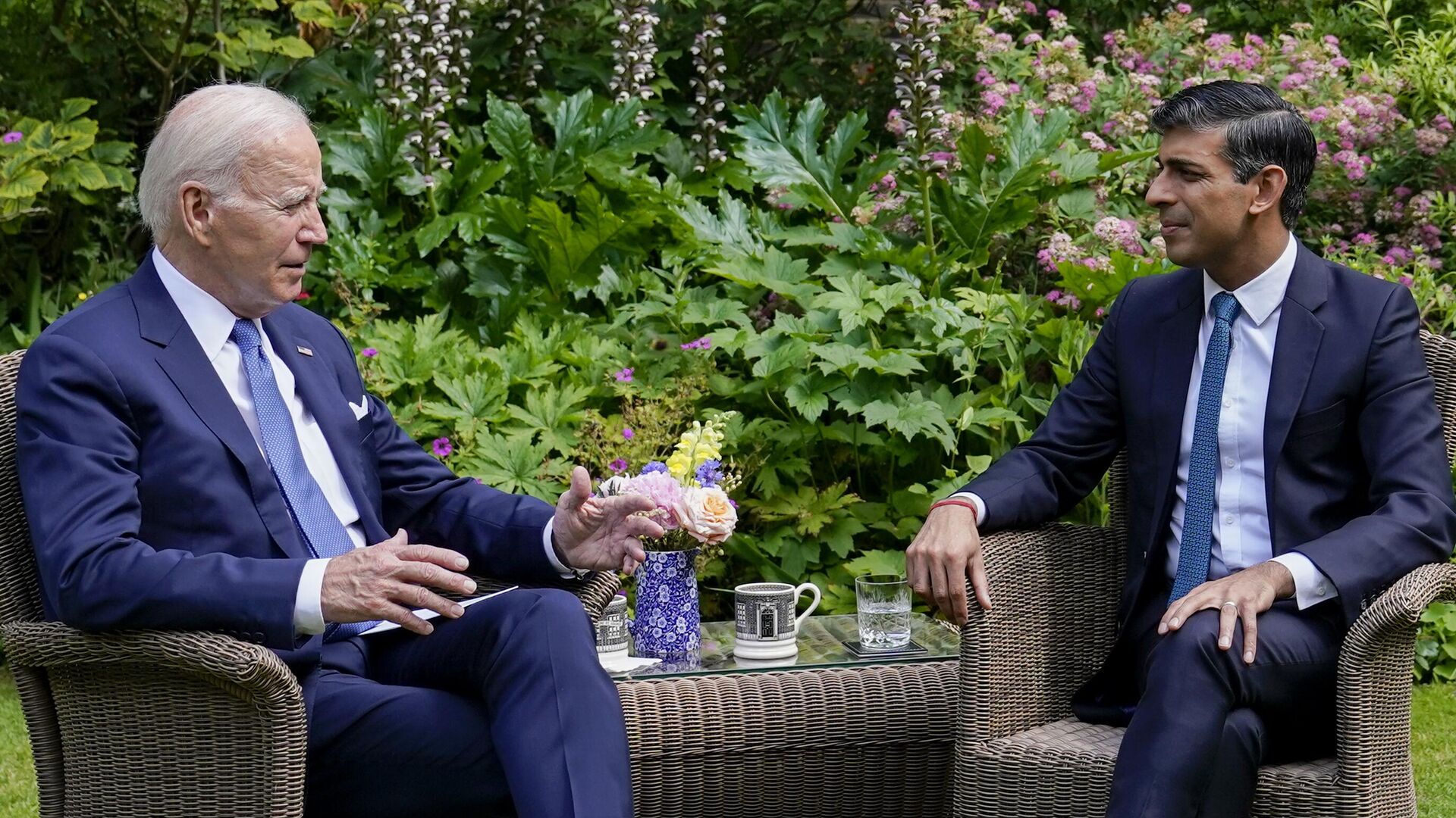 Президент США Джо Байден и премьер-министр Великобритании Риши Сунак во время встречи в Лондоне. 10 июля 2023 - РИА Новости, 1920, 11.07.2023