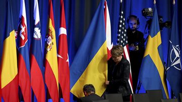 Флаг Украины во время саммита НАТО в Вильнюсе