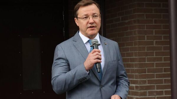 Губернатор Дмитрий Азаров вручил ключи от квартир тольяттинским дольщикам