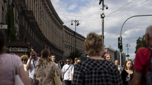 Люди на улице в Киеве, Украина