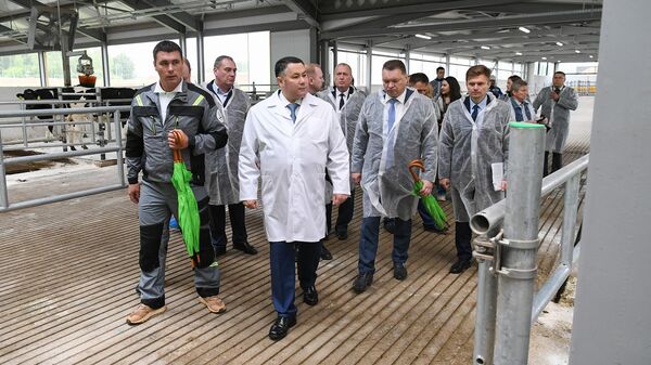 Губернатор Тверской области Игорь Руденя посещает молочно-товарную ферму