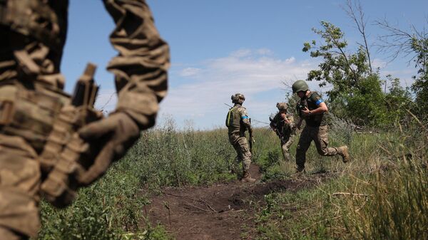 Украинские военнослужащие 22-й механизированной бригады на позиции