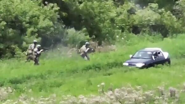 Кадр видео расстрела мирных жителей украинскими военными
