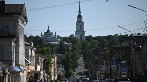 Вид на улицу Пирогова в Туле. На заднем плане - колокольня Всехсвятского собора