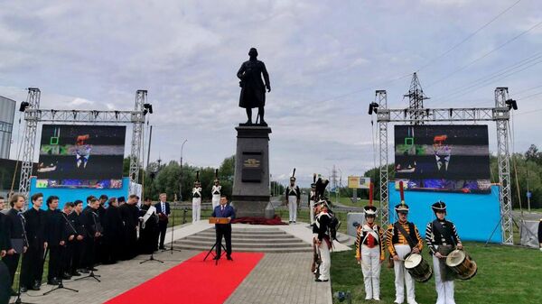 Памятник российскому поэту Державину открыли в Великом Новгороде